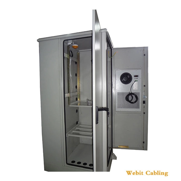 Centralized grounding of distribution boxes